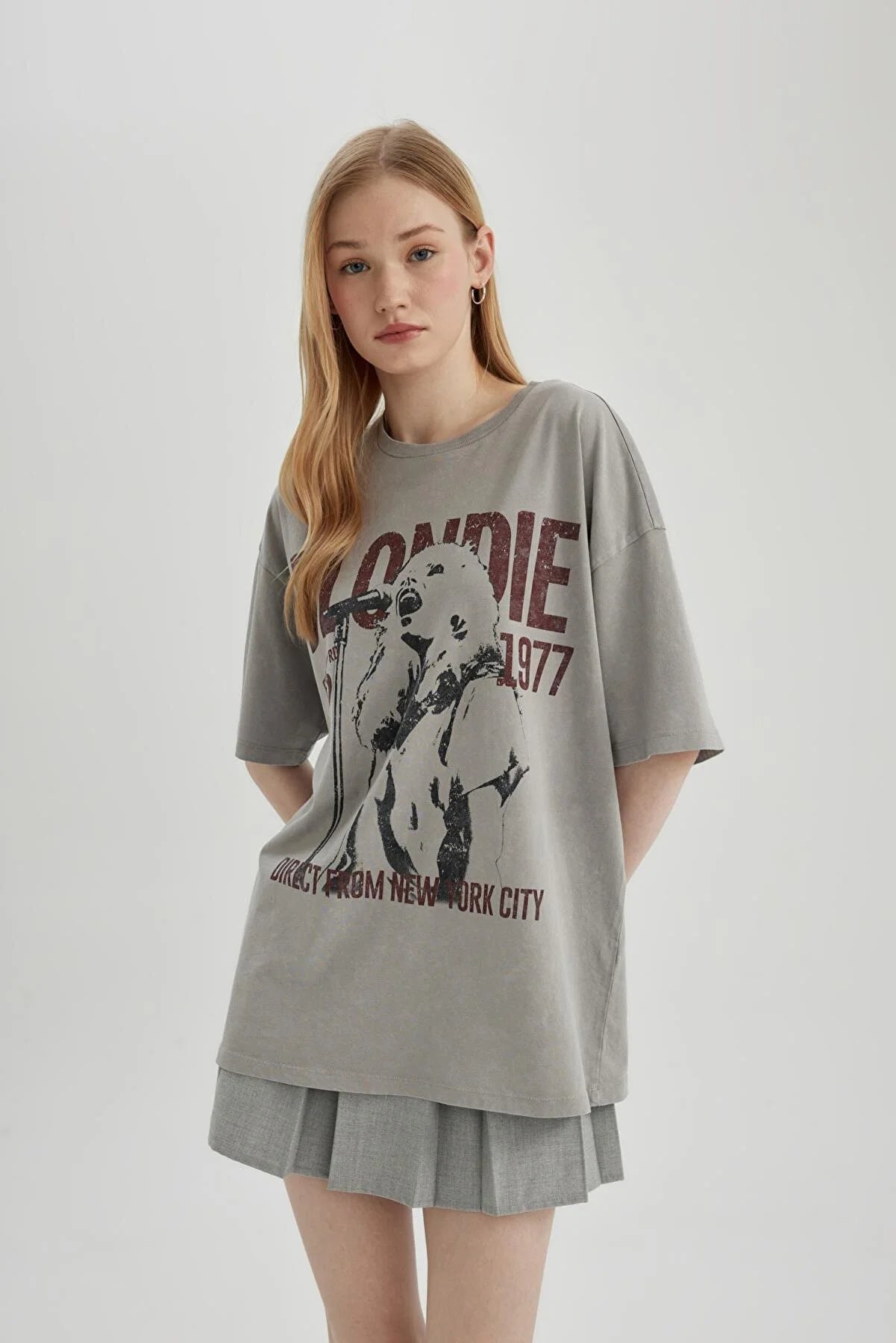 Defacto Women's Grey Cool Blondie Oversize Fit Crew Neck Printed Short Sleeve T-Shirt Front Pockets Side Pockets Patch Pockets